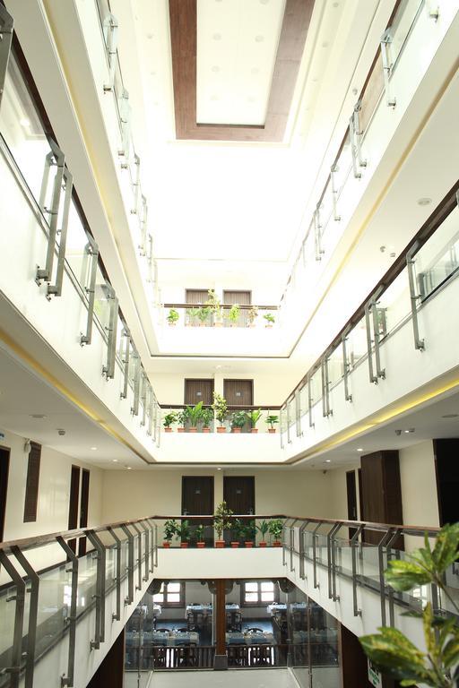 The Sky Court Hotell Aurangabad  Exteriör bild
